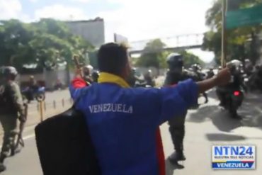 ¡QUÉ HORROR! GNB dispara bombas a manifestantes que intentaban dialogar para evitar represión (+Video)