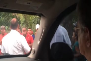 ¡SALVAJES! Colectivos chavistas intentaron agredir a Ramos Allup con puños, botellas, piedras y palos (+Video)