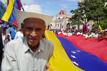 ¡LUCHANDO POR LA LIBERTAD! Así transcurre la marcha de los abuelos en todo el país (Fotos)