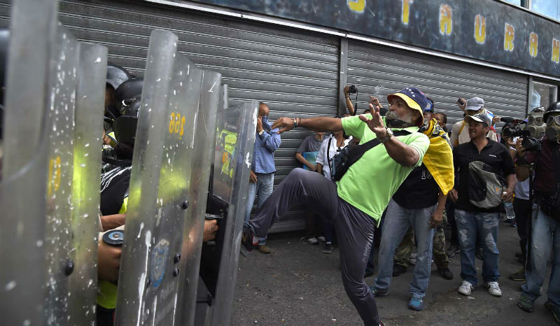 abuelos-ancianos-tercera-edad-jubilados-manifestacion-opositores-protesta-12M-1-04