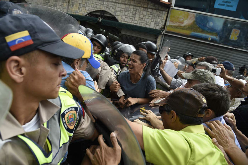 abuelos-ancianos-tercera-edad-jubilados-manifestacion-opositores-protesta-12M-2-02