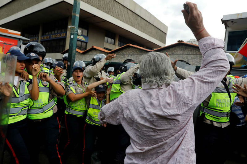 abuelos-ancianos-tercera-edad-jubilados-manifestacion-opositores-protesta-12M-3-01