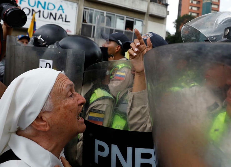 abuelos-ancianos-tercera-edad-jubilados-manifestacion-opositores-protesta-12M-3-03