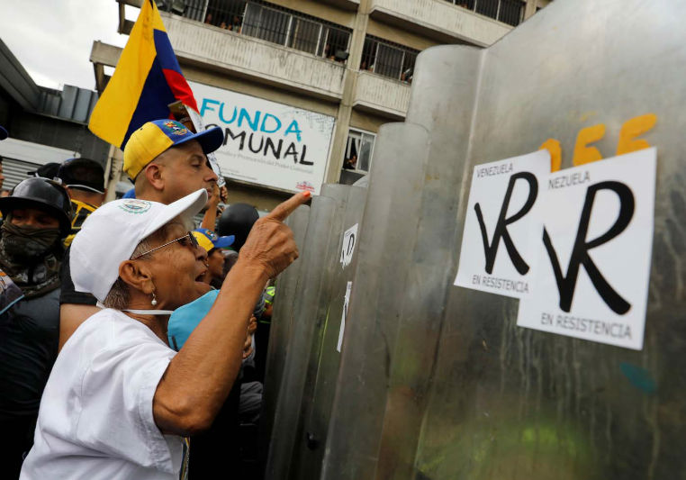 abuelos-ancianos-tercera-edad-jubilados-manifestacion-opositores-protesta-12M-3-06