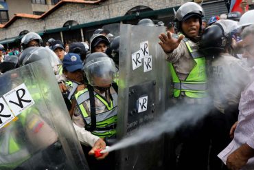 ¡BURDO! 5 imágenes que resumen la cobardía del régimen: Ordenó a PNB a reprimir a abuelos