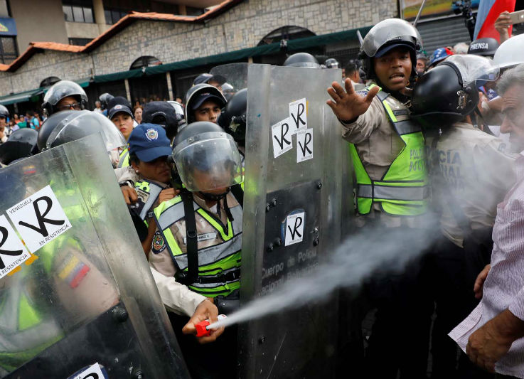 abuelos-ancianos-tercera-edad-jubilados-manifestacion-opositores-protesta-12M-3-08