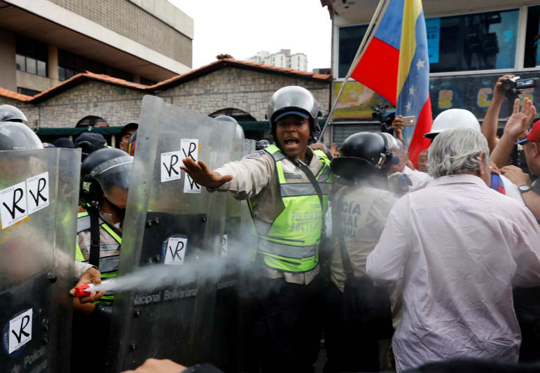 abuelos-ancianos-tercera-edad-jubilados-manifestacion-opositores-protesta-12M-3-09