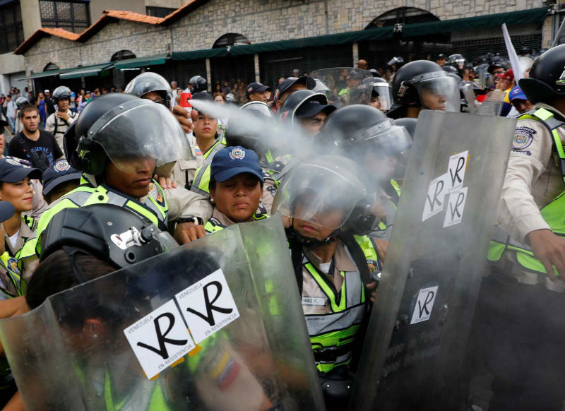 abuelos-ancianos-tercera-edad-jubilados-manifestacion-opositores-protesta-12M-4-01