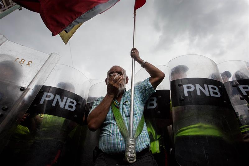 abuelos-ancianos-tercera-edad-jubilados-manifestacion-opositores-protesta-12M-5-03