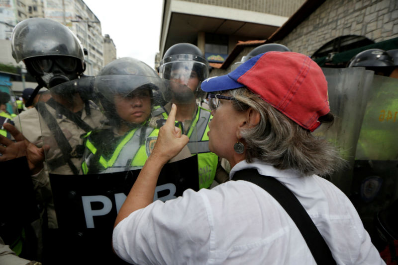 abuelos-ancianos-tercera-edad-jubilados-manifestacion-opositores-protesta-12M-8-02