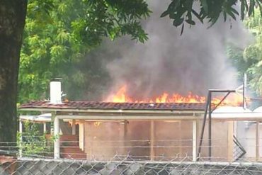 ¡SEPA! Quemaron supuesta casa natal de Hugo Chávez en Barinas (+Fotos)