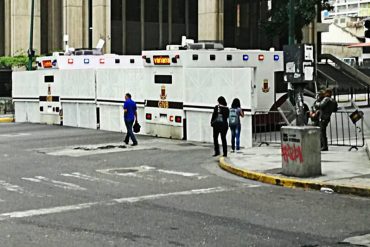 ¡SIGUE EL MIEDO! Bloquean acceso a la Av. Fuerzas Armadas y a la Cota Mil este #29May