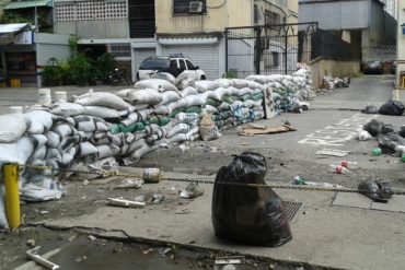 ¡ENTÉRATE! En Bello Monte levantaron barricadas contra la represión este #24May