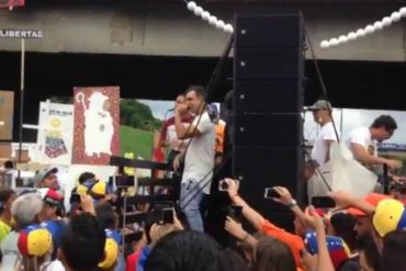 ¡BUENÍSIMO! Caramelos de Cianuro cantó en plantón de Altamira en “tarima” improvisada (+Video)