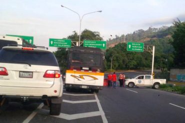 ¡ATENCIÓN! Cerrado acceso a la Cota Mil desde la Guarenas-Caracas este #15May