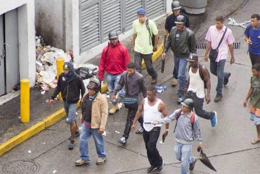 ¡TERROR PURO! GNB y paramilitares atacaron edificios con rostros cubiertos con pañuelos