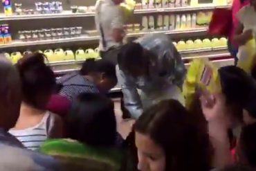 ¡DESCARGA! Trifulca en supermercado de Valencia por llegada del pan: «M*ldito mil veces Chávez y Maduro» (+Video)