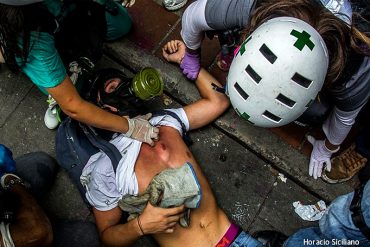 ¡LA NUEVA ORDEN CRIMINAL! GNB disparó bombas lacrimógenas al pecho de manifestantes este #8M