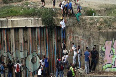 ¡TRISTE! Estudiante de la Ucab que cayó al Guaire tras impacto de bomba está en coma inducido