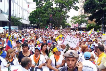 ¡VENEZOLANAS AGUERRIDAS! Así va la marcha de las mujeres contra la represión este #6May (+Fotos)