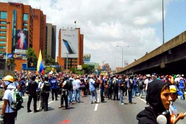 ¡LA TOMÓ POR SORPRESA! Marcha de los Libertadores se desvió hacia la autopista Francisco Fajardo