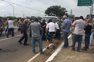 ¡URGENTE! Atropellaron con camioneta del IVSS a joven que protestaba en Calabozo este #9M (+Video)