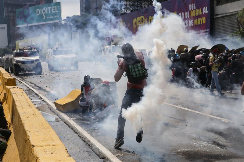 oposicion-manifestacion-opositores-francisco-fajardo-10-mayo-1-47