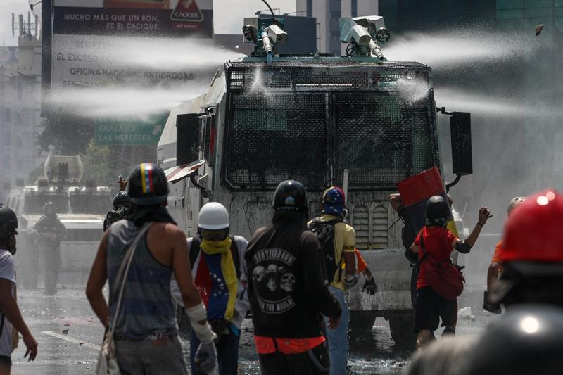 oposicion-manifestacion-opositores-francisco-fajardo-ballena-10-mayo-1-36