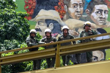 ¡BURLONES Y CHAVISTAS! En medio de brutal represión en San Antonio, GNB les canta a opositores «Patria, patria querida” (+Video)