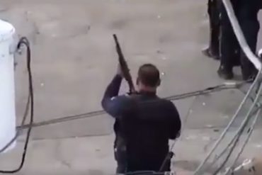 ¡QUE LO VEA EL MUNDO! Video evidencia como policías disparan metras contra manifestantes (así asesinan)