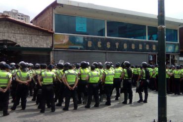 ¡LISTOS PARA REPRIMIR MUJERES! PNB y GNB toman los alrededores de Plaza Venezuela (+Fotos)
