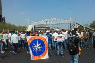 ¡LO ÚLTIMO! Estudiantes de la UDO marcharon a la Fiscalía en Puerto La Cruz