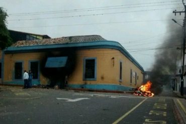 ¡INDIGNACIÓN! Palmira enardecida tras asesinato de un joven: Incendian sede de la PNB (Fotos)