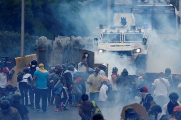 ¡ASÍ DERROCHAN LA PLATA! Represión en marchas costaría por lo menos 27.000 dólares diarios