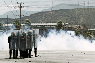 ¡ATENCIÓN! GNB reprime y detiene a manifestantes en Margarita: diputada Yanet Fermín entre ellos