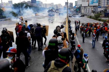 ¡ÚLTIMO MOMENTO! Fuerte represión en la autopista Francisco Fajardo: reportan heridos (+Fotos)