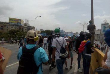 ¡ÚLTIMA HORA! Con lacrimógenas reprimen marcha de la oposición en la autopista Francisco Fajardo