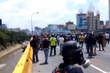 ¡ÚLTIMA HORA! Con bombas lacrimógenas reprimieron a manifestantes en la Francisco Fajardo (+Video)