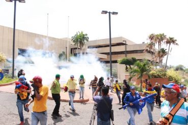 ¡ATENCIÓN! GNB reprime a manifestantes en Zulia: reportan un herido y niños afectados por lacrimógenas