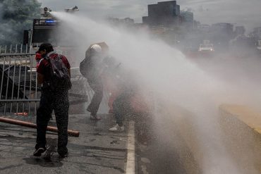 ¡ATENCIÓN! Fuertes enfrentamientos entre PNB y manifestaciones en Chacaíto: reportan más de 30 heridos (+Videos)