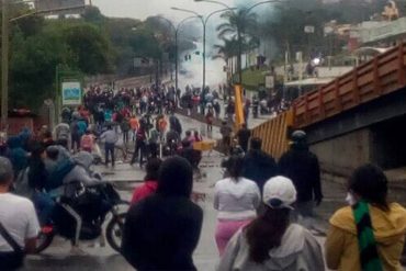 ¡URGENTE! Con metras y perdigones la GNB reprime a manifestantes en San Antonio: reportan heridos