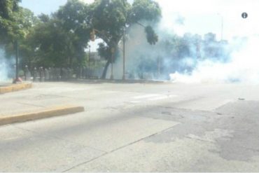 ¡ÚLTIMA HORA! GNB reprime con bombas lacrimógenas a manifestantes en la entrada de Los Próceres (+Video)