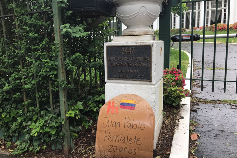 NOTICIA DE VENEZUELA  - Página 46 Residencia-embajada-de-venezuela-en-eeuu-protesta-6m-2