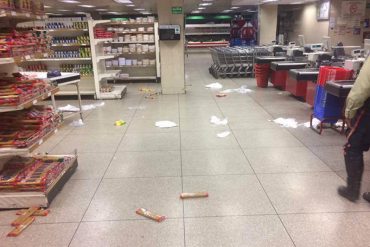 ¡VANDALISMO! Colectivos saquearon parcialmente supermercado Don Sancho en El Llanito