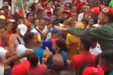 ¡MALA CONDUCTA! Reportaron peleas dentro de la concentración chavista en Miraflores (+Video)