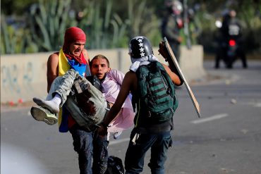 ¡SALVAJES DESATADOS! Casi 100 heridos por metras, perdigones y lacrimógenas deja la represión este #31May en Caracas