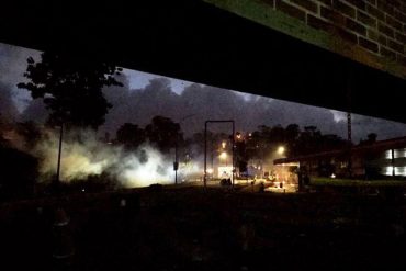 ¡LO MÁS RECIENTE! GNB continúa reprimiendo a manifestantes que resisten en San Antonio