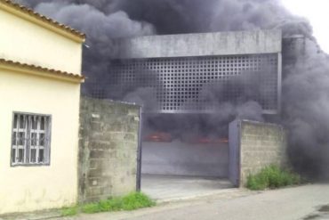 ¡ENARDECIDOS! Manifestantes quemaron CNE en Barinas: Tania D’Amelio chilló por eso (+Fotos)