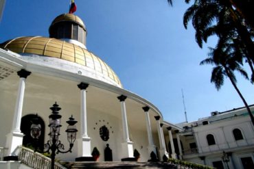 ¡CHAVISMO APODERADO! Así de «revolucionaria» luce la entrada de la Asamblea Nacional (+Foto+Video)