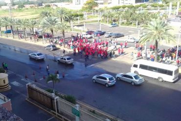 ¡NO SE LO PIERDA! La “marea roja” y el «ejército» que espera a Diosdado Cabello en Puerto Ordaz (Fotos)